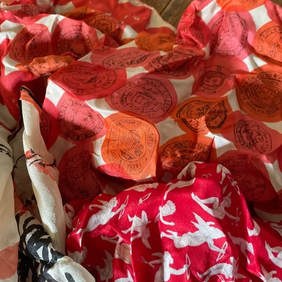 LOT of 5 scarves 4 are 100% Silk ,1 is Poly & 1 NWT Anne Klein, Vera, Echo, etc - Picture 3 of 8